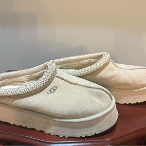 UGG Women's platform Tasman in mustard seed